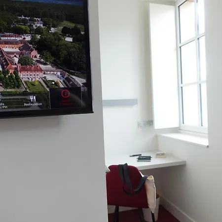 Отель Cite Pontavice Du Haras National Du Pin *